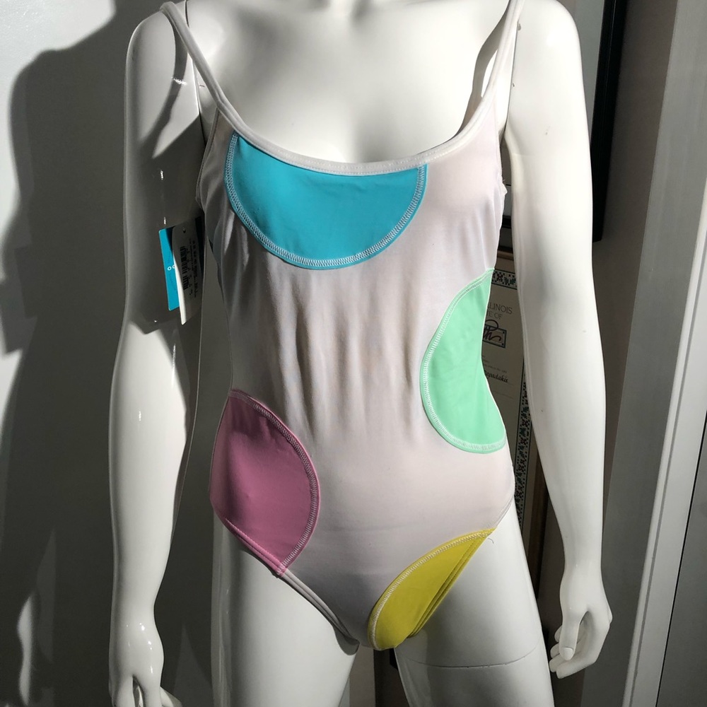 NWT Occhi Verdi by La Perla One Piece Swimsuit in White and Light Pastels